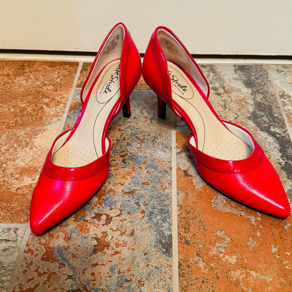 🌹NWOB!!! Festive Life Stride Red Patent Heels Classic Stiletto D’Orsay Pumps! - Picture 2 of 16